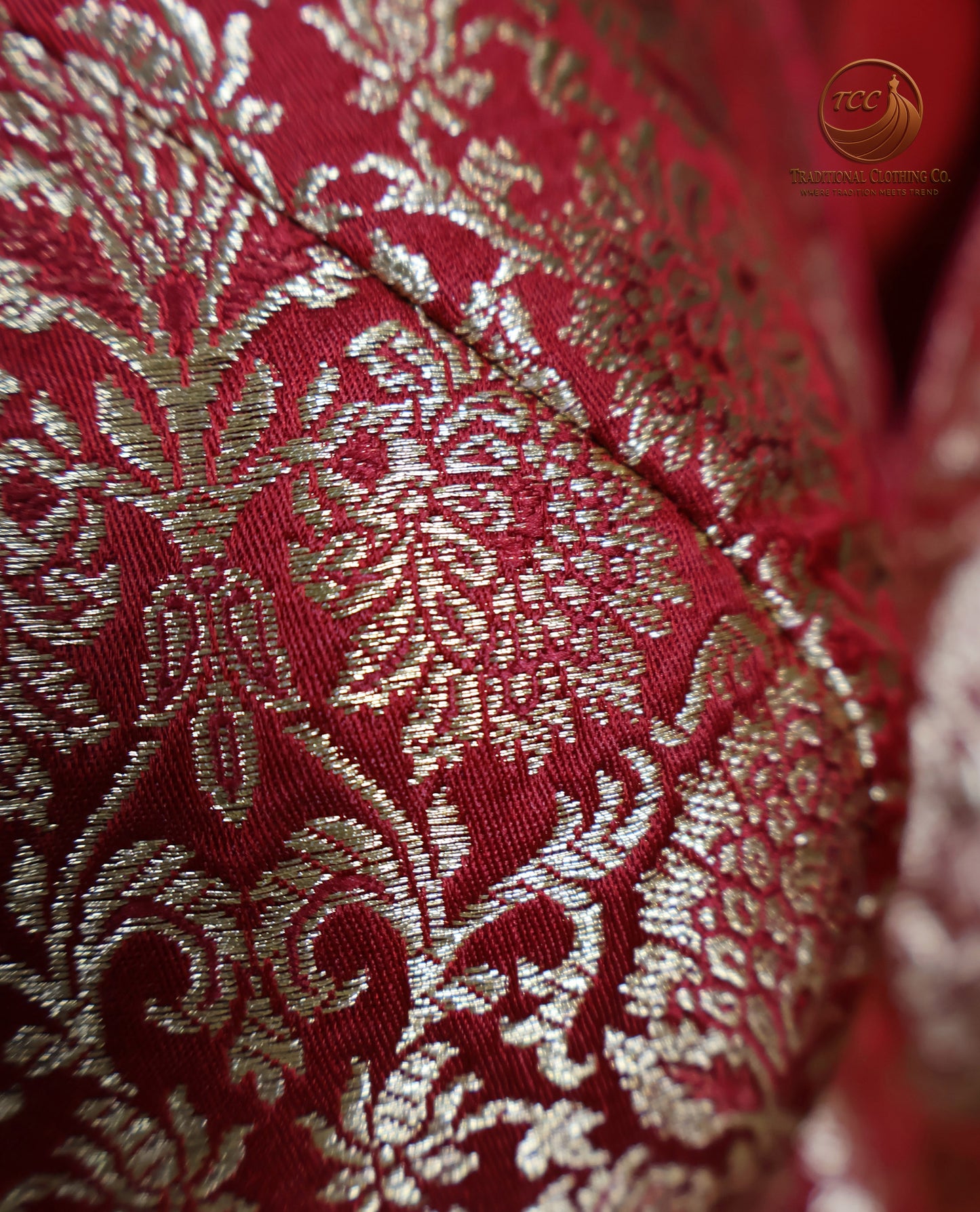 Red & Gold Embroidered Long-Sleeve Saree Blouse – Elegant Festive & Wedding Wear