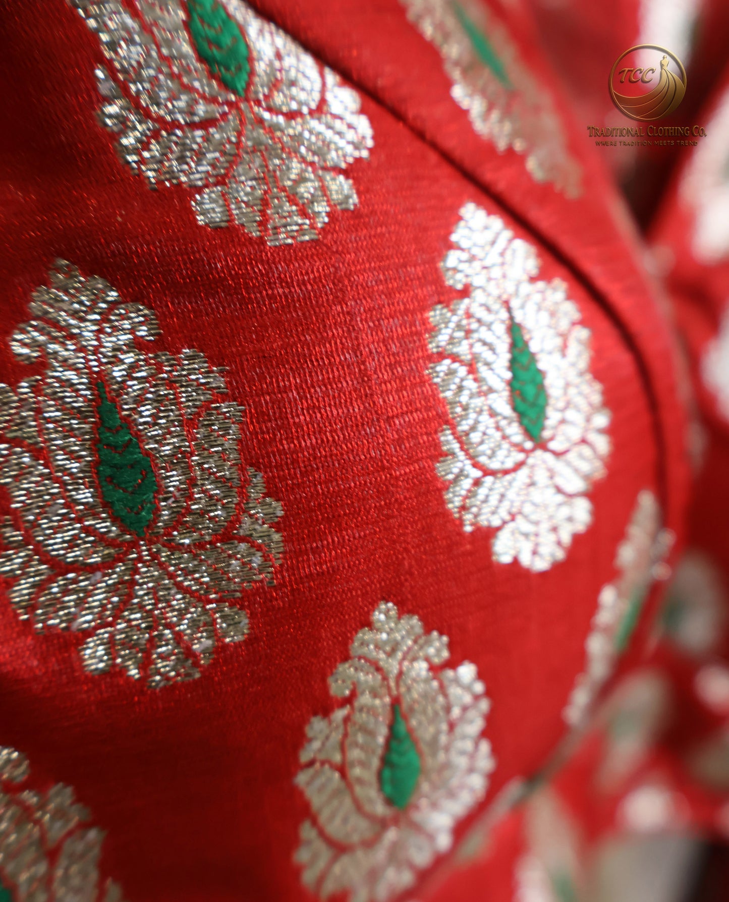 Red & Gold Embroidered Long-Sleeve Saree Blouse – Elegant Festive & Wedding Wear