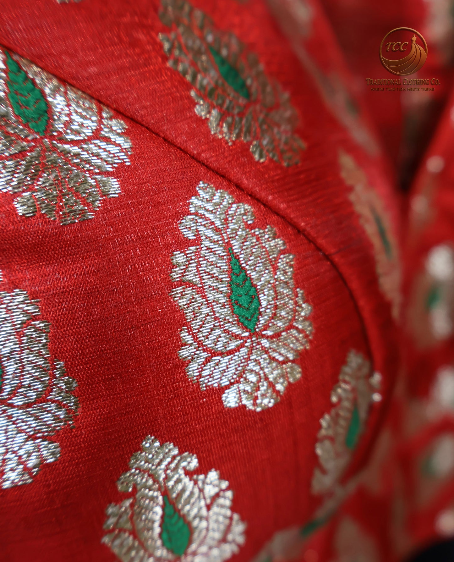 Red & Gold Embroidered Long-Sleeve Saree Blouse – Elegant Festive & Wedding Wear