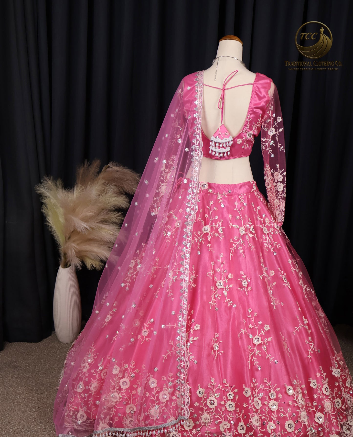 Elegant Pink Lehenga Choli with Intricate Floral Embroidery – Traditional Festive Wear