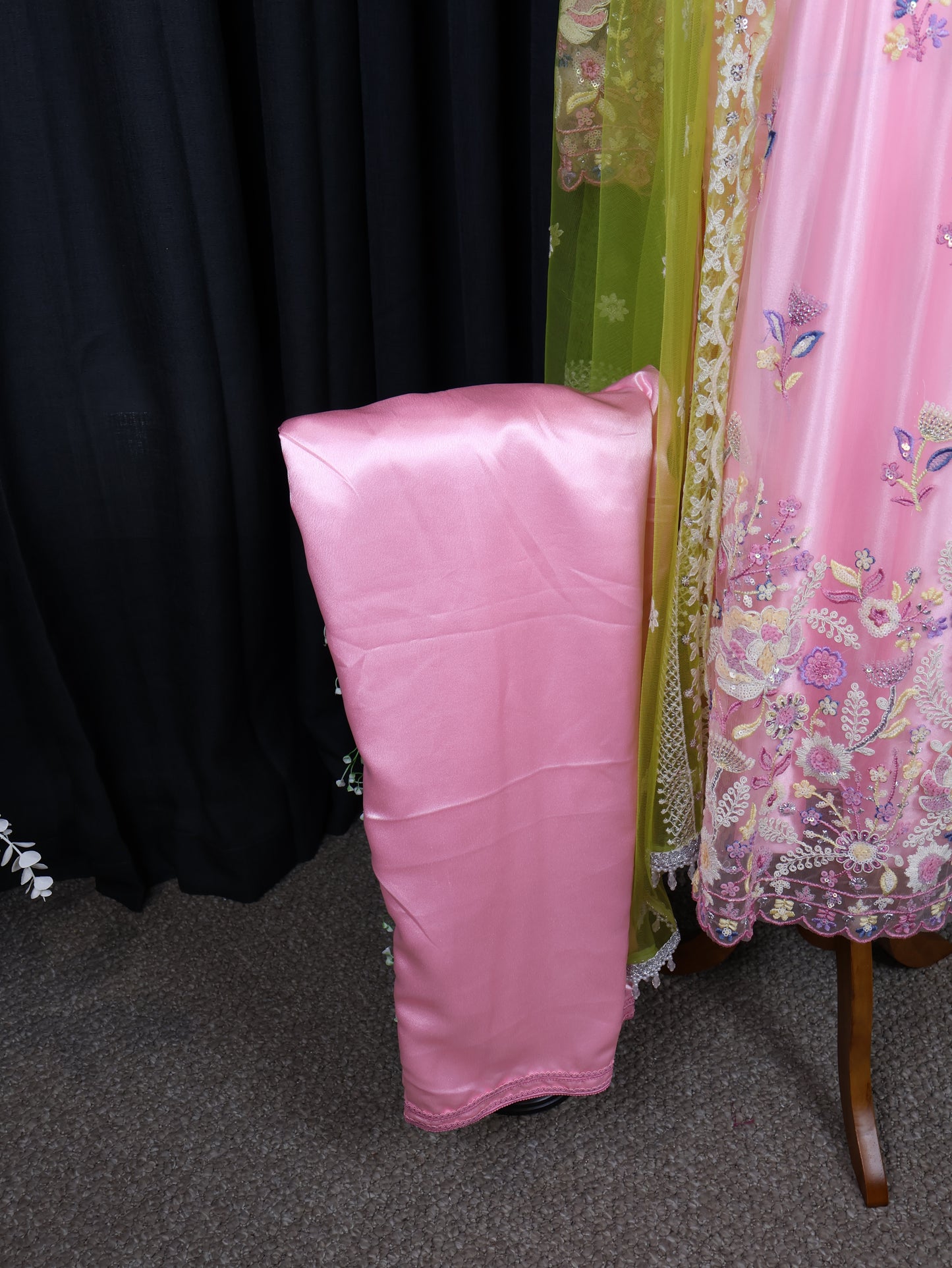 Pink Floral Embroidered Boutique kurti set with Yellow-Green Dupatta | Boutique Edition