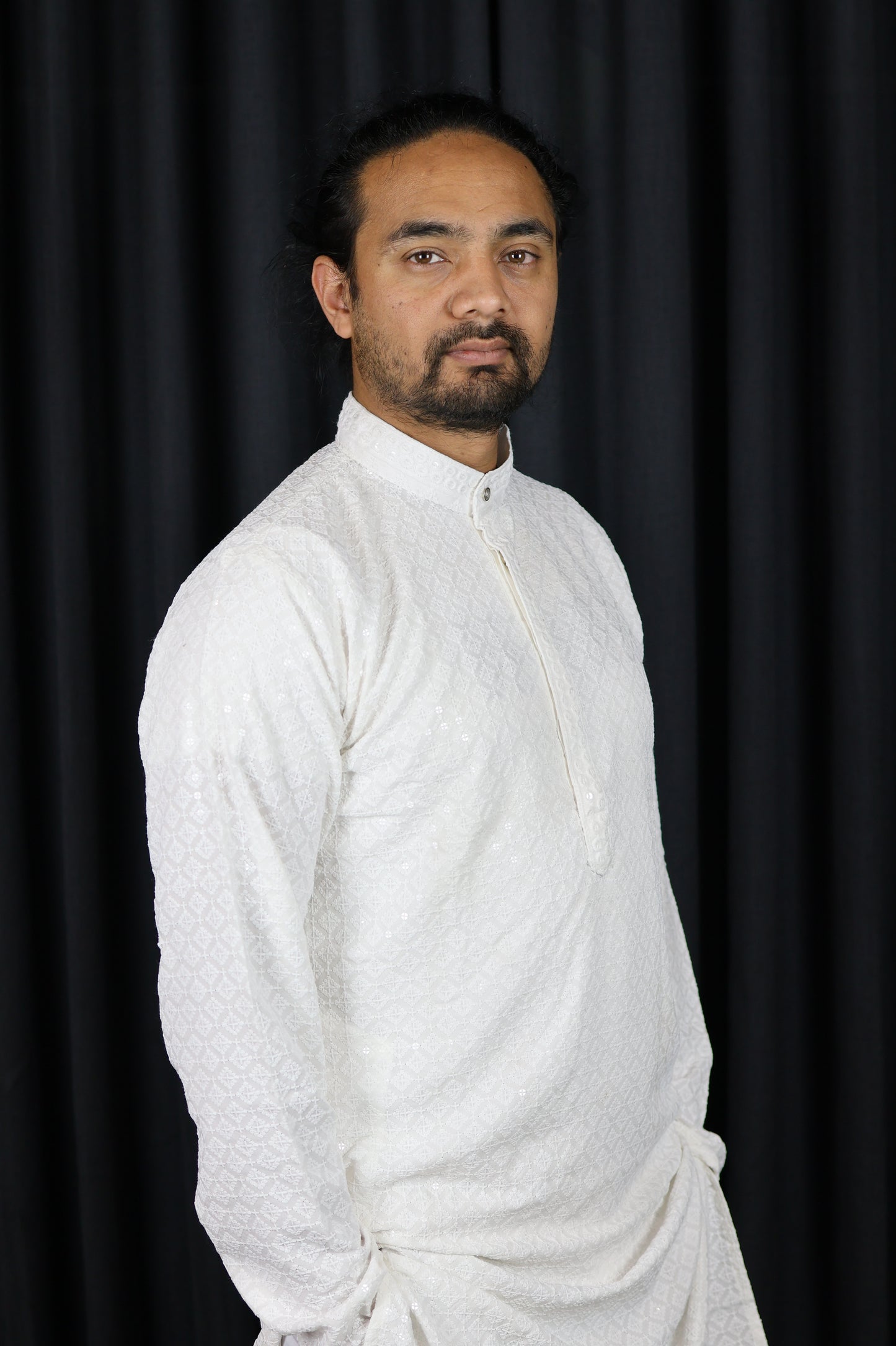 Elegant White Chikan Kari Kurta Set with Intricate Motif Pattern sequin โ Festive Traditional Wear